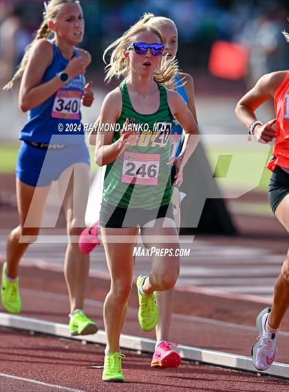 Thumbnail 2 in IHSAA Finals (1600 Meter)  photogallery.