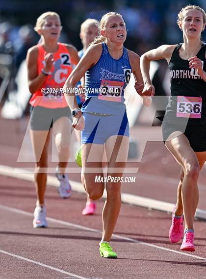 Thumbnail 2 in IHSAA Finals (1600 Meter)  photogallery.