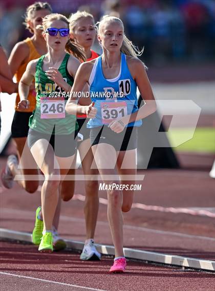 Thumbnail 2 in IHSAA Finals (1600 Meter)  photogallery.