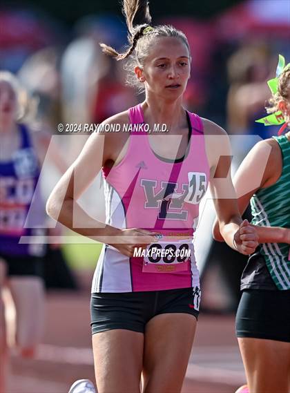 Thumbnail 2 in IHSAA Finals (1600 Meter)  photogallery.