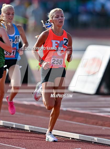Thumbnail 2 in IHSAA Finals (1600 Meter)  photogallery.