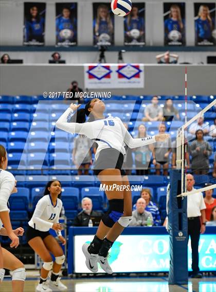 Thumbnail 2 in  Har-ber vs Conway (AAA 7A 3rd Round Playoff) photogallery.