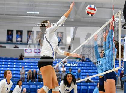 Thumbnail 3 in  Har-ber vs Conway (AAA 7A 3rd Round Playoff) photogallery.