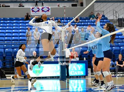 Thumbnail 1 in  Har-ber vs Conway (AAA 7A 3rd Round Playoff) photogallery.