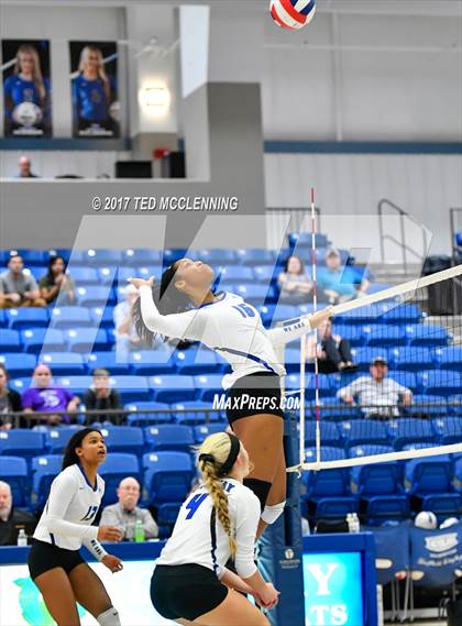 Thumbnail 1 in  Har-ber vs Conway (AAA 7A 3rd Round Playoff) photogallery.