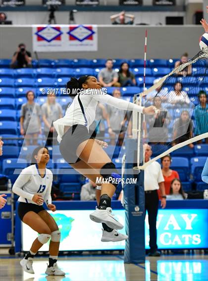 Thumbnail 3 in  Har-ber vs Conway (AAA 7A 3rd Round Playoff) photogallery.