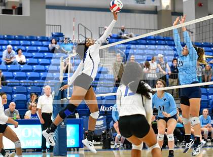 Thumbnail 3 in  Har-ber vs Conway (AAA 7A 3rd Round Playoff) photogallery.