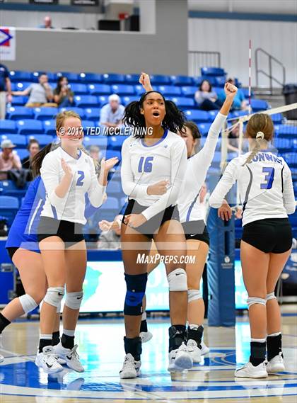 Thumbnail 2 in  Har-ber vs Conway (AAA 7A 3rd Round Playoff) photogallery.