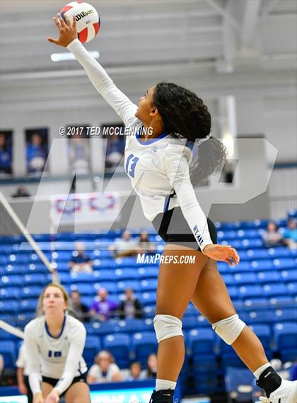 Thumbnail 2 in  Har-ber vs Conway (AAA 7A 3rd Round Playoff) photogallery.