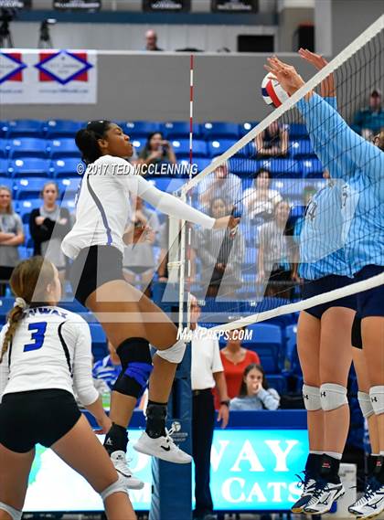 Thumbnail 1 in  Har-ber vs Conway (AAA 7A 3rd Round Playoff) photogallery.