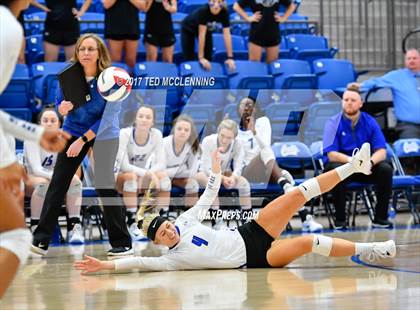 Thumbnail 2 in  Har-ber vs Conway (AAA 7A 3rd Round Playoff) photogallery.