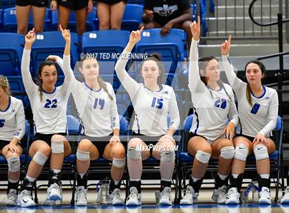 Thumbnail 2 in  Har-ber vs Conway (AAA 7A 3rd Round Playoff) photogallery.