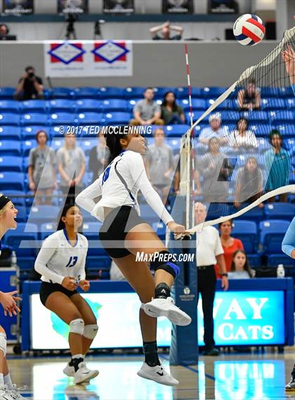 Thumbnail 1 in  Har-ber vs Conway (AAA 7A 3rd Round Playoff) photogallery.