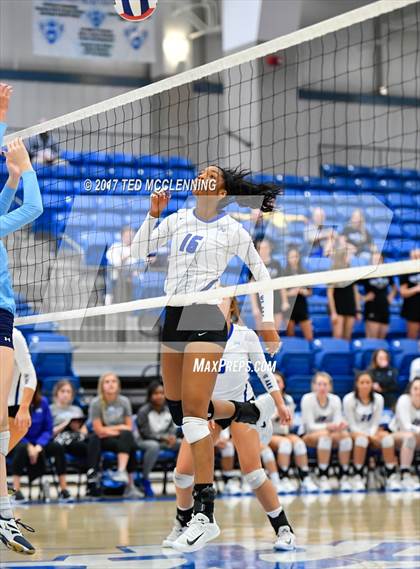 Thumbnail 3 in  Har-ber vs Conway (AAA 7A 3rd Round Playoff) photogallery.