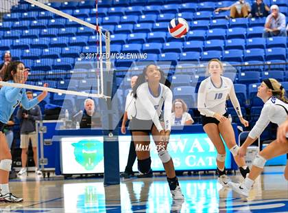 Thumbnail 2 in  Har-ber vs Conway (AAA 7A 3rd Round Playoff) photogallery.