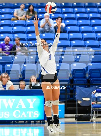 Thumbnail 2 in  Har-ber vs Conway (AAA 7A 3rd Round Playoff) photogallery.