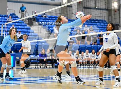 Thumbnail 1 in  Har-ber vs Conway (AAA 7A 3rd Round Playoff) photogallery.