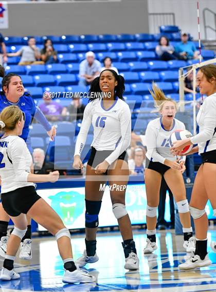 Thumbnail 1 in  Har-ber vs Conway (AAA 7A 3rd Round Playoff) photogallery.