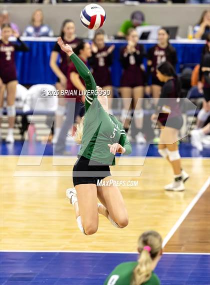 Thumbnail 1 in Fossil Ridge vs. Pine Creek (CHSAA 5A Round 2) photogallery.