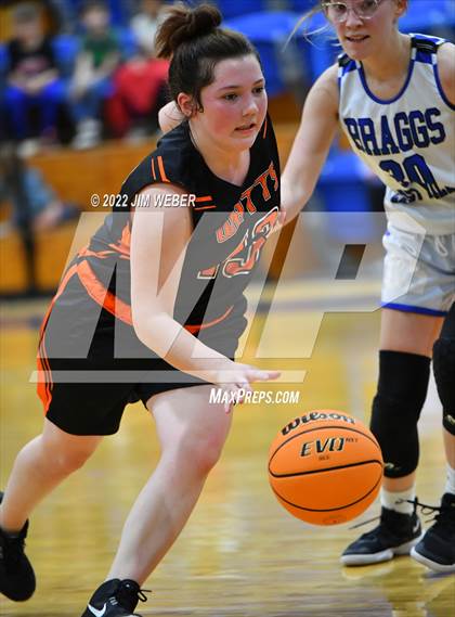 Thumbnail 1 in Watts vs Braggs (OSSAA Class B Area II District Playoff) photogallery.