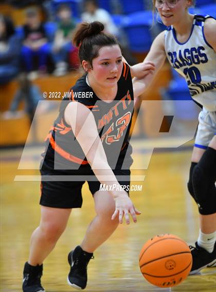 Thumbnail 3 in Watts vs Braggs (OSSAA Class B Area II District Playoff) photogallery.