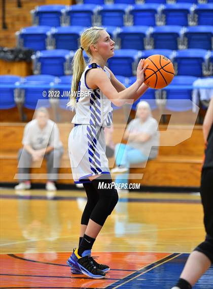 Thumbnail 2 in Watts vs Braggs (OSSAA Class B Area II District Playoff) photogallery.