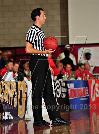 Thumbnail 3 in St. Augustine vs. Chaminade (CIF SoCal Regional D3 Final) photogallery.