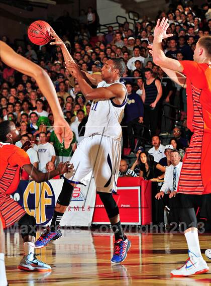 Thumbnail 3 in St. Augustine vs. Chaminade (CIF SoCal Regional D3 Final) photogallery.