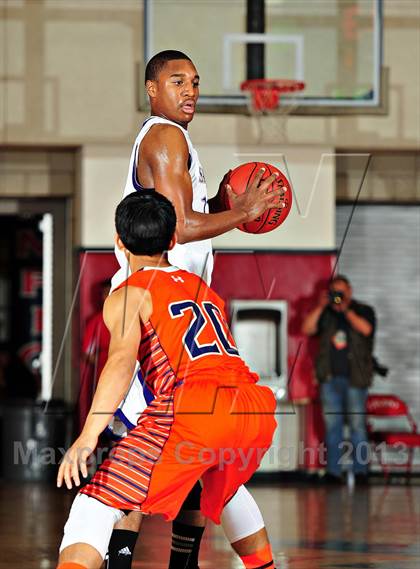 Thumbnail 3 in St. Augustine vs. Chaminade (CIF SoCal Regional D3 Final) photogallery.
