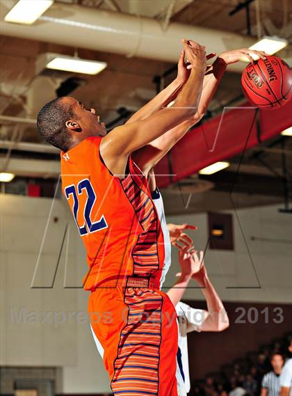 Thumbnail 2 in St. Augustine vs. Chaminade (CIF SoCal Regional D3 Final) photogallery.