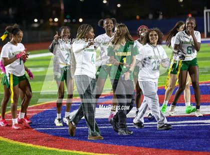 Thumbnail 1 in Woodbridge vs Kettle Run (Gar-Field) photogallery.