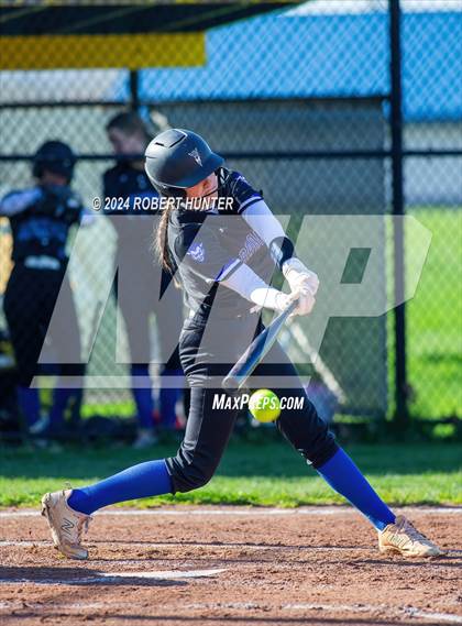 Thumbnail 3 in Pittsford vs Brockport photogallery.