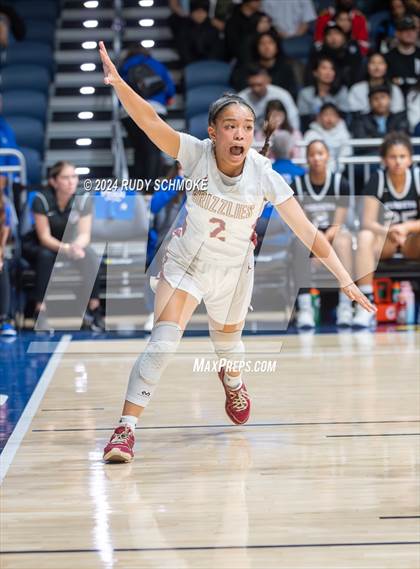 Thumbnail 3 in Mission Hills vs. La Jolla Country Day (CIF SDS Open Division Championship) photogallery.