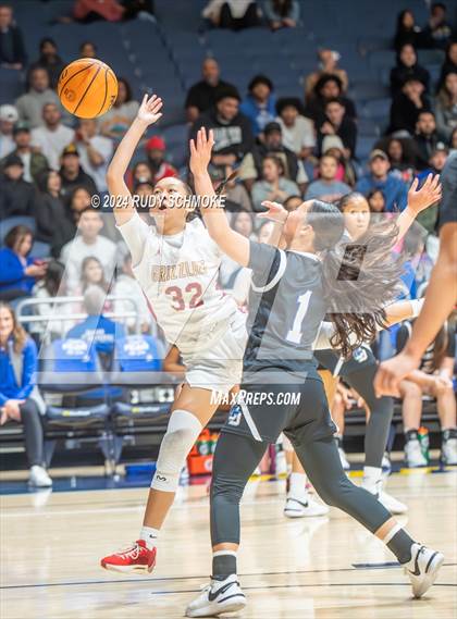 Thumbnail 2 in Mission Hills vs. La Jolla Country Day (CIF SDS Open Division Championship) photogallery.