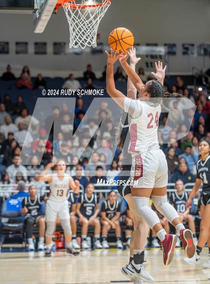 Thumbnail 2 in Mission Hills vs. La Jolla Country Day (CIF SDS Open Division Championship) photogallery.