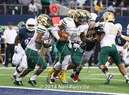 Thumbnail 2 in DeSoto vs. Allen (UIL 6A Division 1 Region 1 Area Playoff) photogallery.