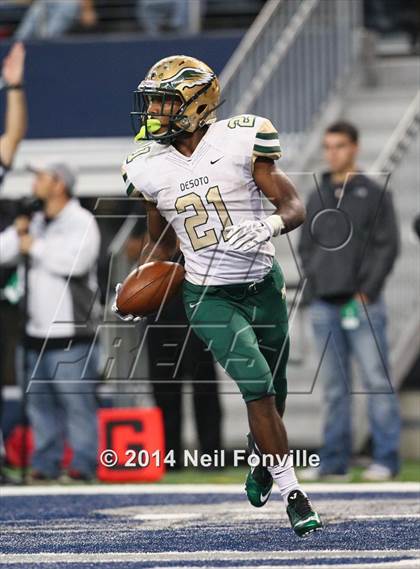 Thumbnail 2 in DeSoto vs. Allen (UIL 6A Division 1 Region 1 Area Playoff) photogallery.