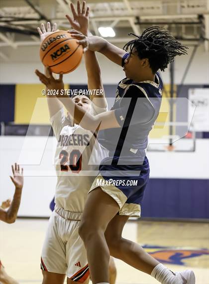 Thumbnail 2 in Artesia vs. Desert Vista photogallery.