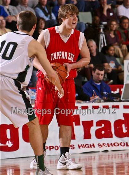 Thumbnail 2 in Tappan Zee vs. Harborfields (NYSPHSAA Class A Final) photogallery.