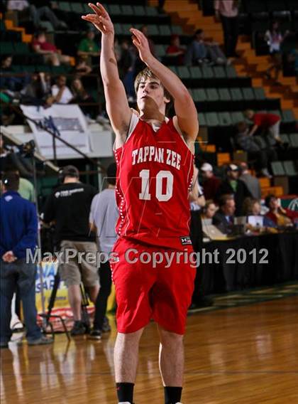 Thumbnail 2 in Tappan Zee vs. Harborfields (NYSPHSAA Class A Final) photogallery.