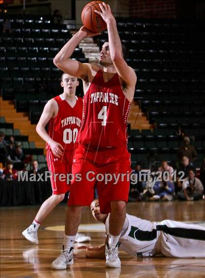 Thumbnail 2 in Tappan Zee vs. Harborfields (NYSPHSAA Class A Final) photogallery.