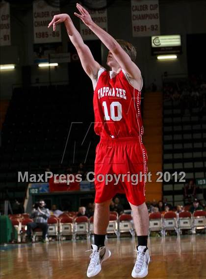 Thumbnail 3 in Tappan Zee vs. Harborfields (NYSPHSAA Class A Final) photogallery.