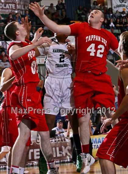 Thumbnail 2 in Tappan Zee vs. Harborfields (NYSPHSAA Class A Final) photogallery.