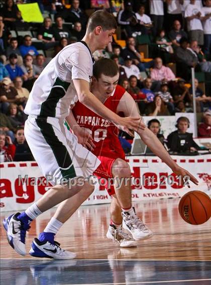 Thumbnail 1 in Tappan Zee vs. Harborfields (NYSPHSAA Class A Final) photogallery.