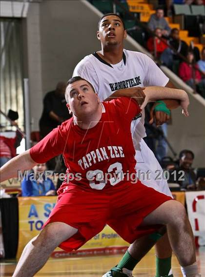 Thumbnail 1 in Tappan Zee vs. Harborfields (NYSPHSAA Class A Final) photogallery.