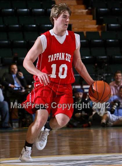Thumbnail 3 in Tappan Zee vs. Harborfields (NYSPHSAA Class A Final) photogallery.