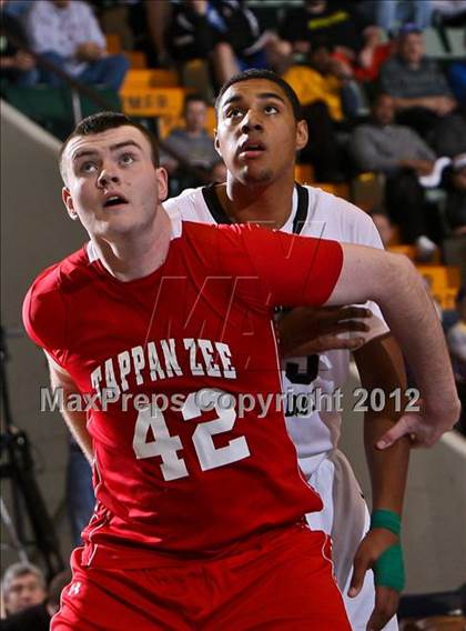 Thumbnail 2 in Tappan Zee vs. Harborfields (NYSPHSAA Class A Final) photogallery.