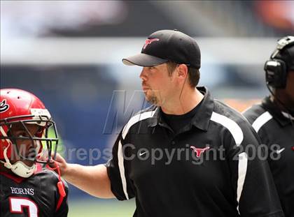 Thumbnail 1 in La Salle vs. Cedar Hill (Kirk Herbstreit Varsity Football Series) photogallery.