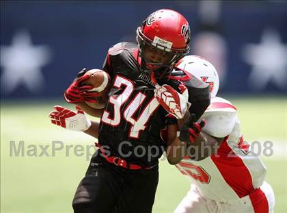 Thumbnail 1 in La Salle vs. Cedar Hill (Kirk Herbstreit Varsity Football Series) photogallery.