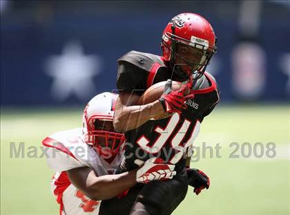 Thumbnail 3 in La Salle vs. Cedar Hill (Kirk Herbstreit Varsity Football Series) photogallery.